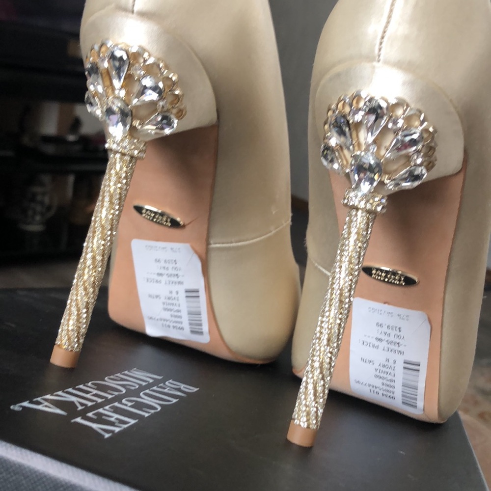 Badgley Mischka jeweled satin pumps - Picture 10 of 10